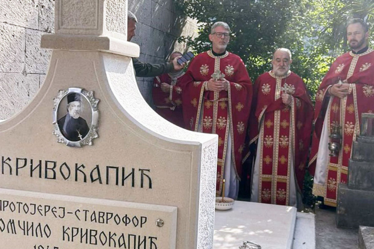 ŠKALJARI SE SABRALI U MOLITVI: Na šestogodišnjem pomenu proti Momčilu Krivokapiću, njegov sin uputio dirljive reči