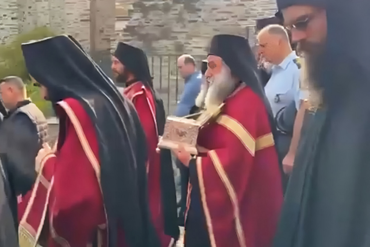 POJAS PRESVETE BOGORODICE KRENUO KA BEOGRADU: Svetinja sa Svete gore danas stiže uz najviše počasti (VIDEO)