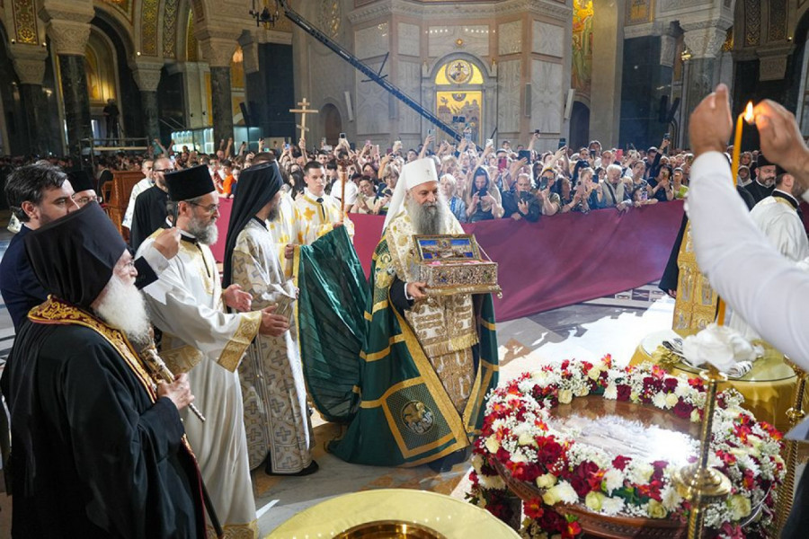 PATRIJARH U PONOĆ SLUŽI LITURGIJU PRED POJASOM PRESVETE BOGORODICE: Svenoćno praznično bdenje u Hramu Svetog Save