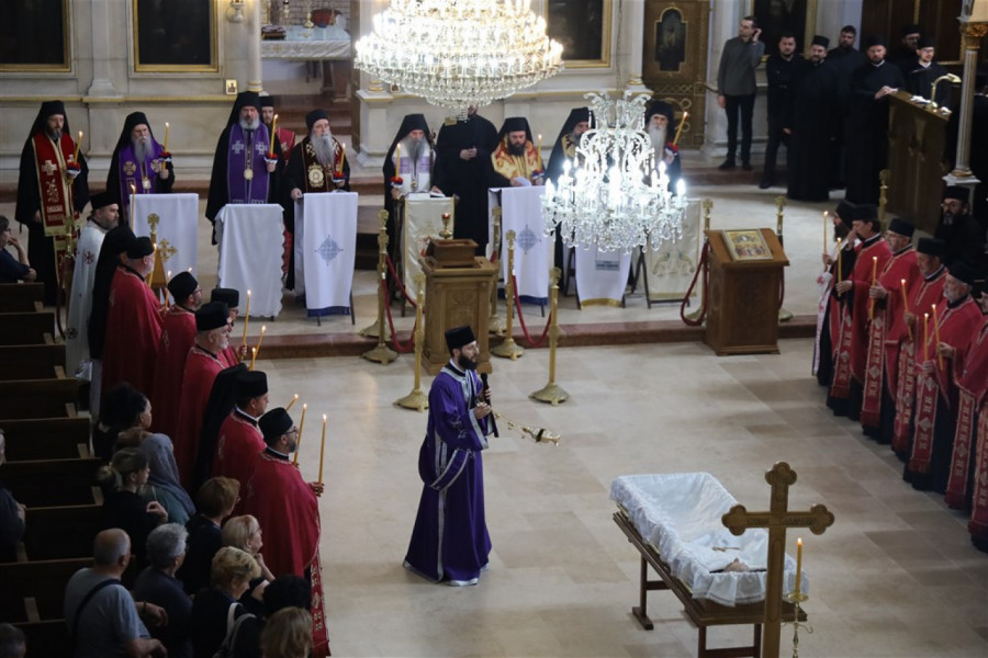 SAHRANA KOJA JE OKUPILA VRH CRKVE: Patrijarh i sedam vladika služili opelo ocu mitropolita Fotija
