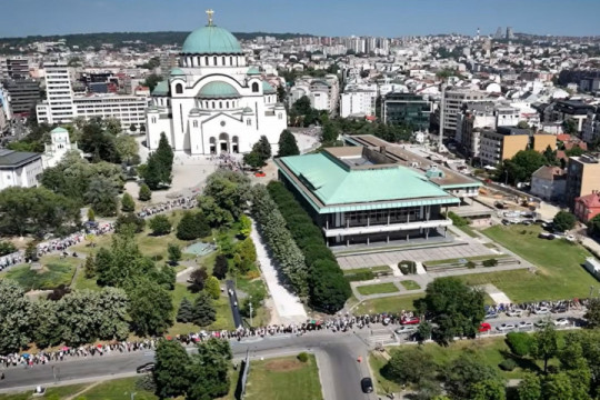 POZNAT TAČAN BROJ: Do večeras se 576.793 vernika poklonilo Pojasu Presvete Bogorodice u Hramu Svetog Save