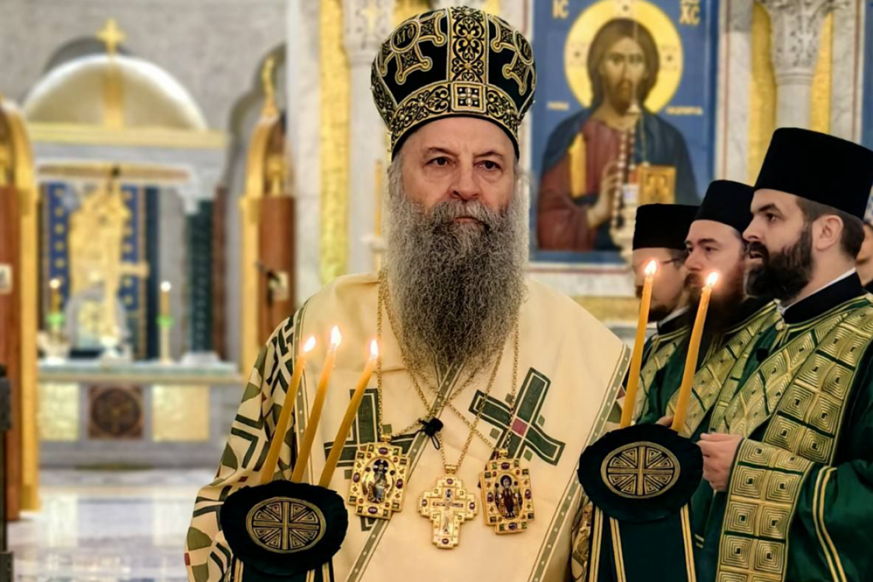 "MOLIMO SE I ZA ONE KOJI NAS PREZIRU I GONE!" Patrijarh Porfirije služio liturgiju u Hramu Svetog Save i pred Pojasom Bogorodice uputio nikad jaču poruku! (FOTO)