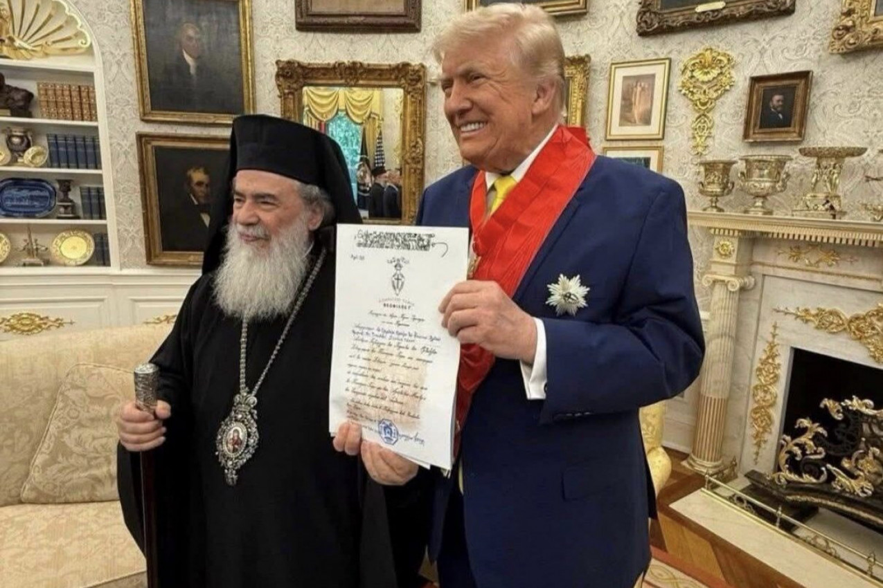 PATRIJARH TEOFIL ODLIKOVAO DONALDA TRAMPA VISOKIM CRKVENIM PRIZNANJEM: Susret koji je odjeknuo širom hrišćanskog sveta