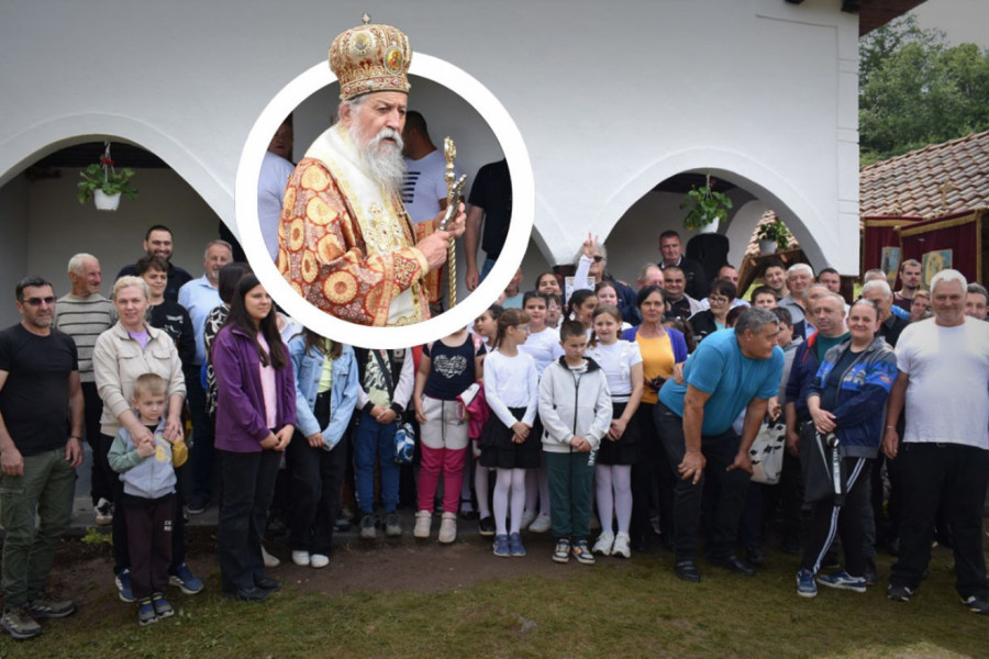 POTOMCI ZAVRŠILI ONO ŠTO SU NJIHOVI PRECI ZAPOČELI JOŠ PRE 134 GODINE: Vladika Pahomije osveštao svetinju na jugu Srbije (FOTO)