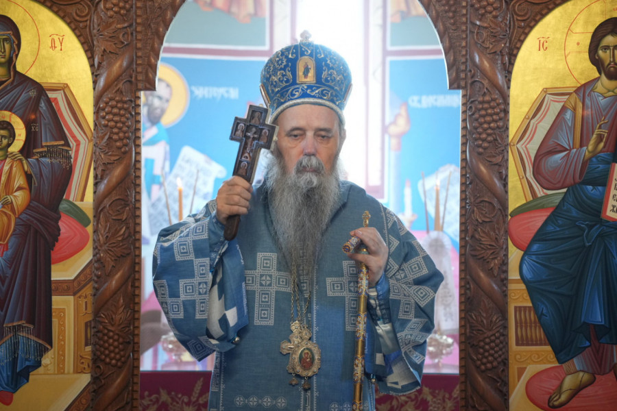 “NAŠA DECA MORAJU DA UČE ISTINITU ISTORIJU SVETOSAVLJA, A NE NEKU IZMIŠLJENU”: Mitropolit Fotije pozvao na čuvanje vere, predaka i porodičnih imanja