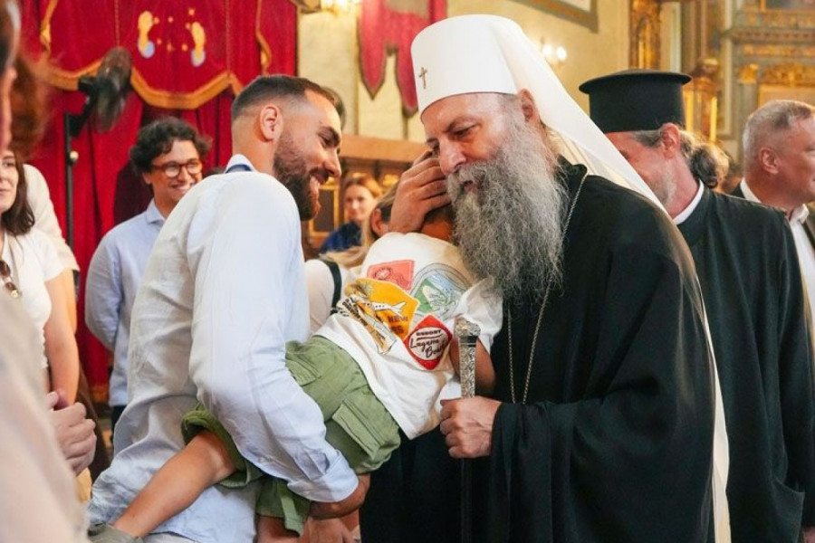 "KAKVA NAM JE VERA, TAKAV NAM JE I ŽIVOT": Patrijarh Porfirije služio i besedio u Sabornoj crkvi u Beogradu