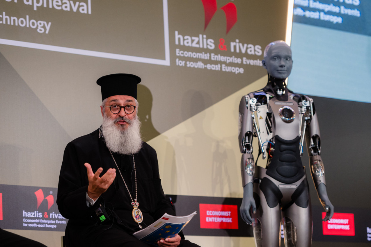 MITROPOLIT ANTIM PITAO HUMANOIDNOG ROBOTA AMEKU: “ŠTA JE BOG ZA TEBE?” Evo kakav odgovor je dobio (VIDEO)