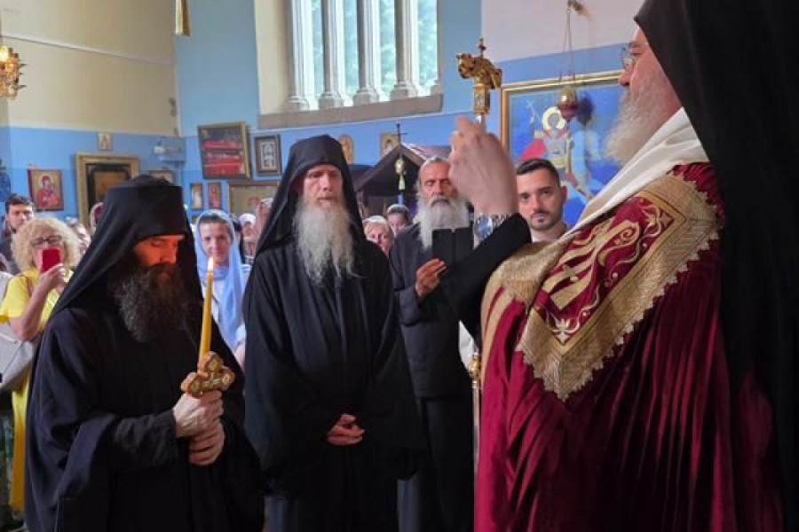 POSLE DVA VEKA U MANASTIRU RIBNICA OBAVLJENO MONAŠENJE: Vladika Isihije - Anđeli su uzor monasima, a monasi su uzor nama u svetu (FOTO)