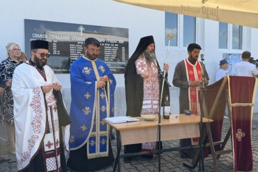 KRENULI SU U POLJE NA ŽETVU, A NJIH SU RAFALOM POKOSILI: Služen pomen žrtvama jednog od najtežih zločina nad kosovskim Srbima, porodice još čekaju pravdu
