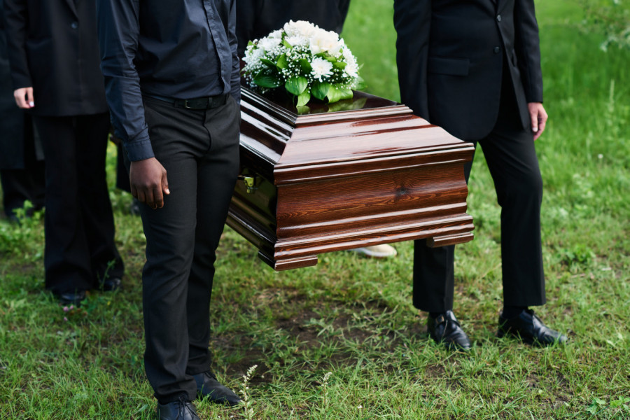 PORODIČNA TRAGEDIJA PODELILA JAVNOST: Gruzijska crkva zabranila izlaganje tela pokojne devojke u hramu, sveštenik izneo objašnjenje koje je izazvalo buru