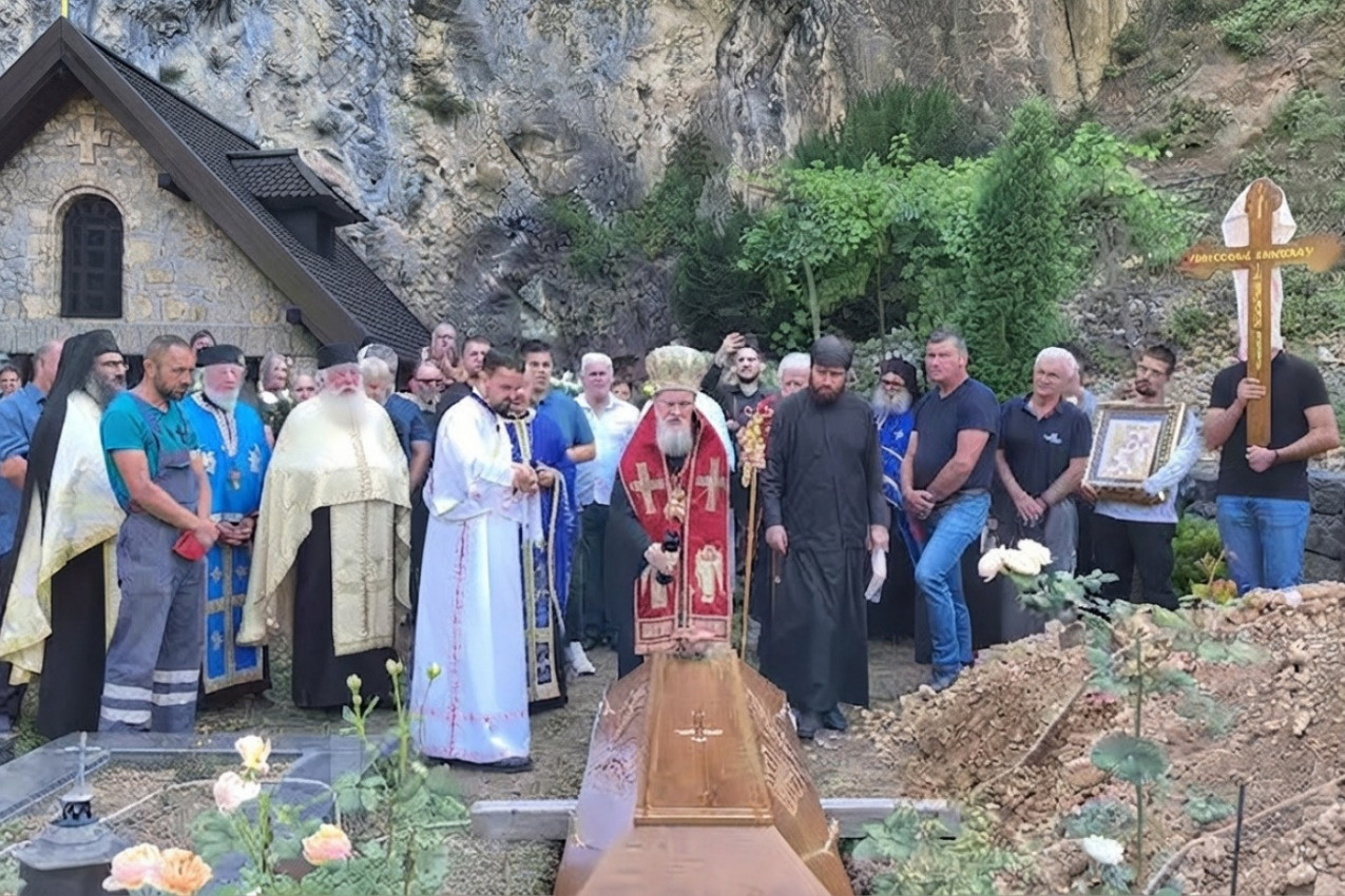 "UPISANA JE U NEBU": Potresne reči vladike Atanasija na sahrani monahinje Gavrile u Manastiru Kumanica