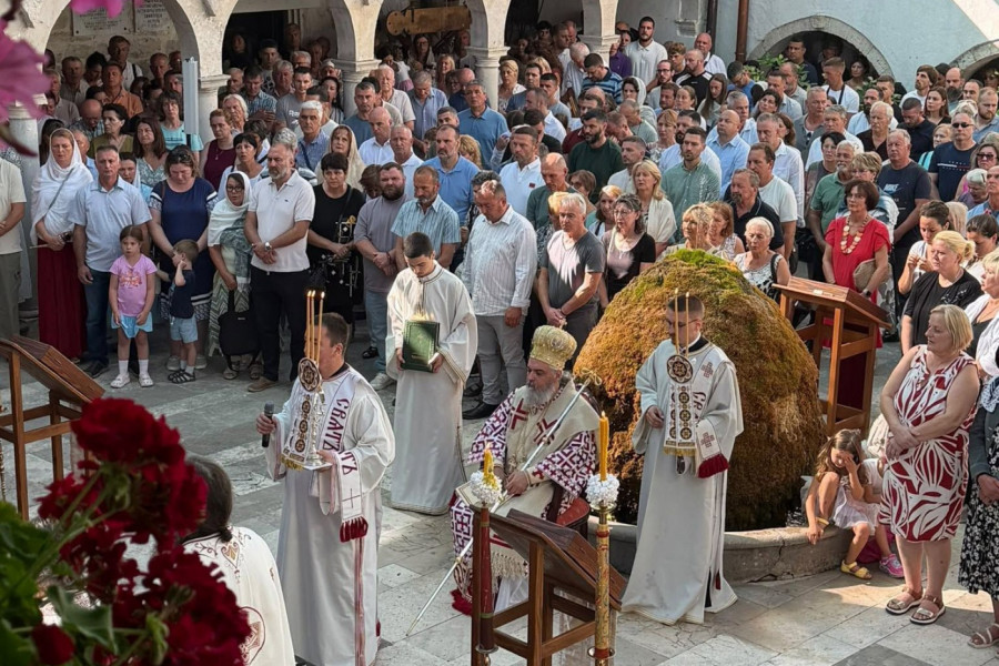 VELIKO SABRANJE SRBA U HRVATSKOJ: Vernici iz raznih krajeva sveta na Preobraženje Gospodnje u Manastiru Krka