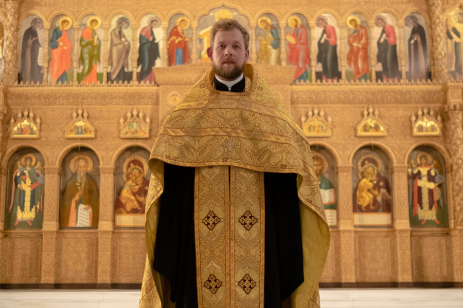 ZAŠTO PRAVOSLAVNI SVEŠTENIK NE MOŽE DA SE OŽENI KAD GOD POŽELI: Crkveno pravilo koje mnoge iznenadi kada saznaju kako zaista funkcioniše