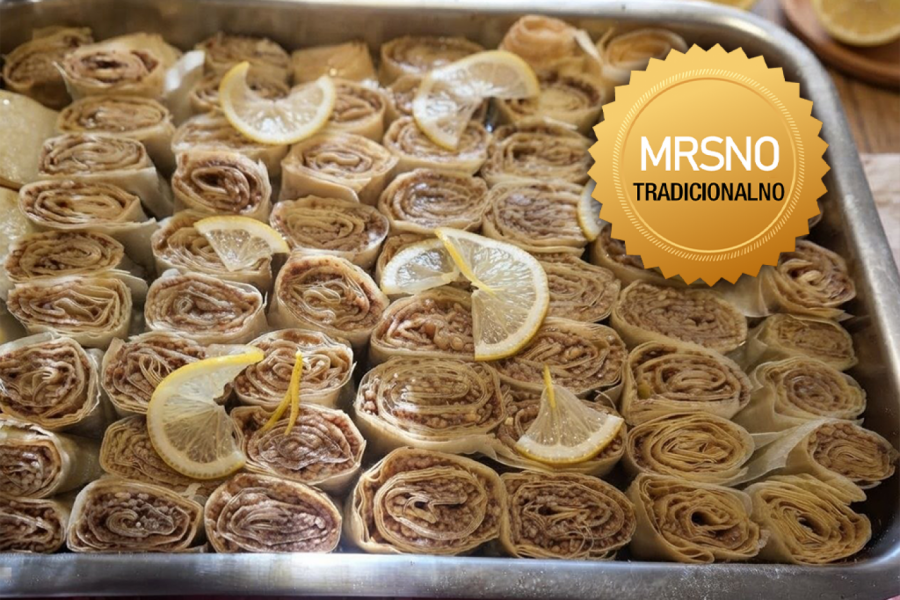 TRI KORE, ORASI I JEDAN NEOBIČAN TRIK: Ovako se u raškom kraju pravi baklava koja se “posada” u pleh