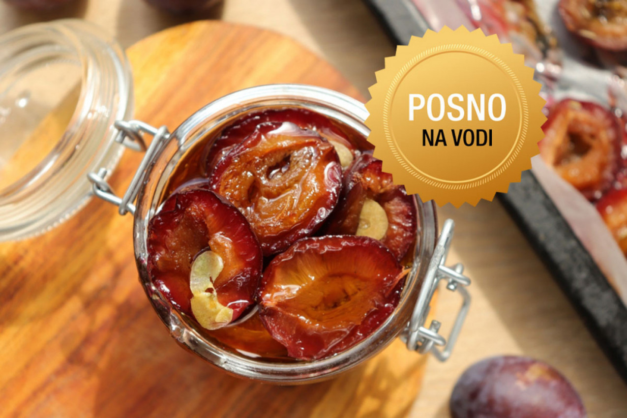 ŠLJIVE PUNJENE ORASIMA, PA U RERNU: Stari recept za slatko koje mnogi smatraju najboljim za zimnicu
