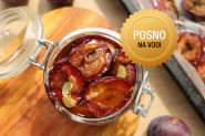 ŠLJIVE PUNJENE ORASIMA, PA U RERNU: Stari recept za slatko koje mnogi smatraju najboljim za zimnicu