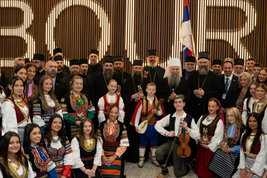 “OVO JE VAŽAN TRENUTAK ZA SRBE U AUSTRALIJI”: Patrijarh Porfirije svečano dočekan uz pesmu i trobojke u Melburnu